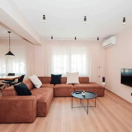 Drago House, Center Location *